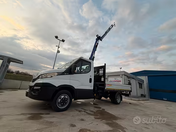 IVECO DAILY con GRU PM